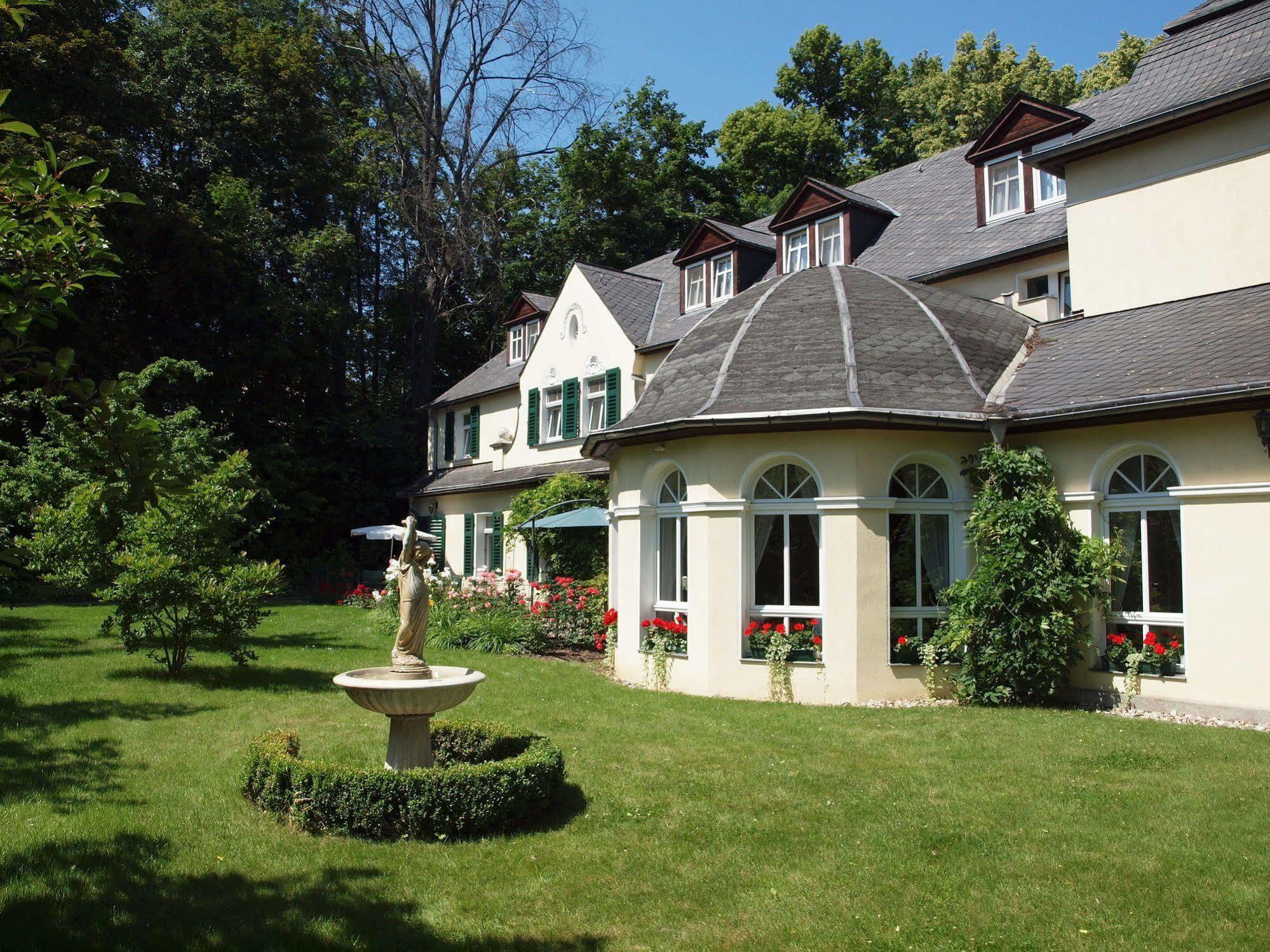 Hotel & Restaurant Bellevue Schmoelln Esterno foto