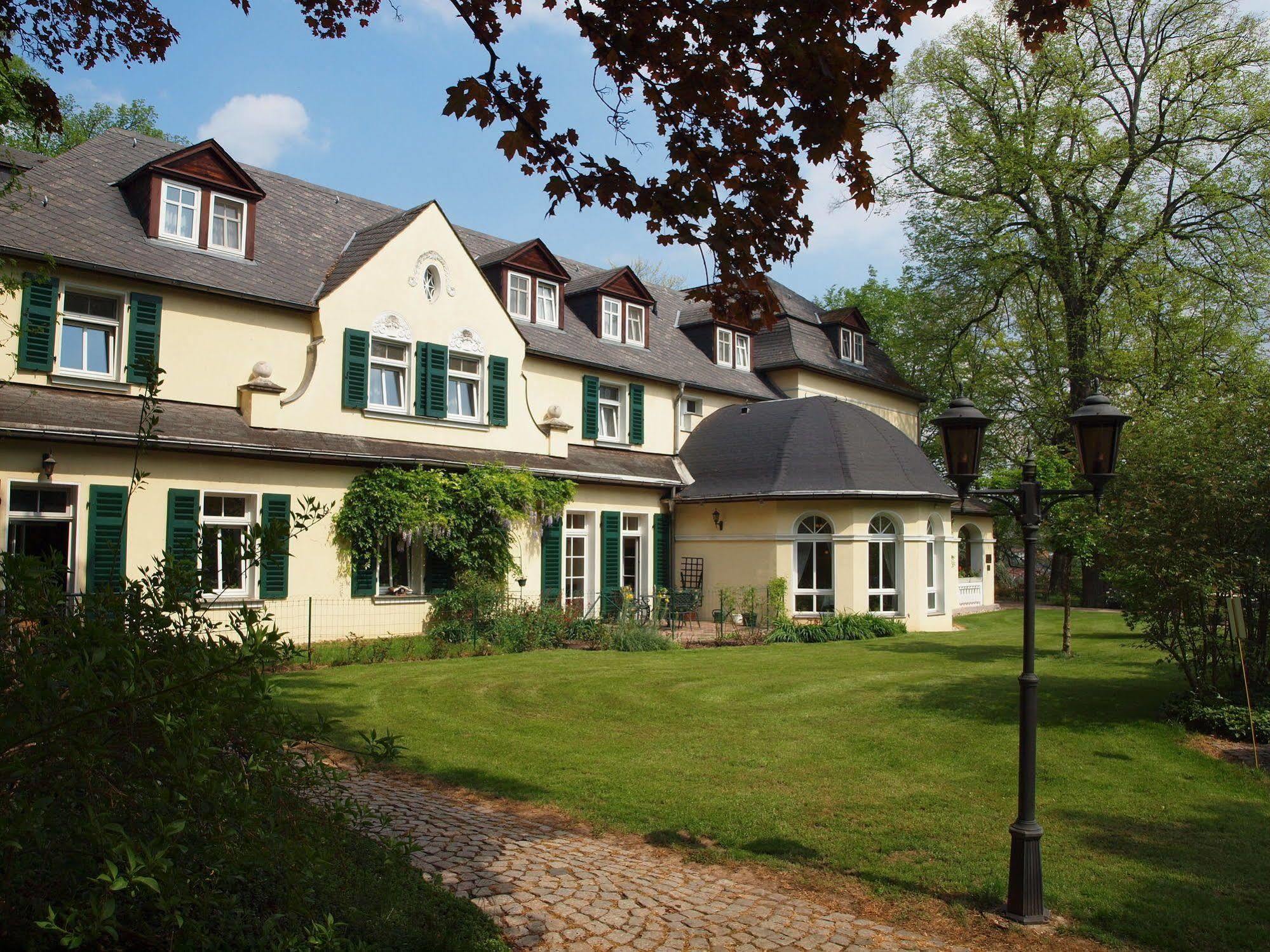 Hotel & Restaurant Bellevue Schmoelln Esterno foto