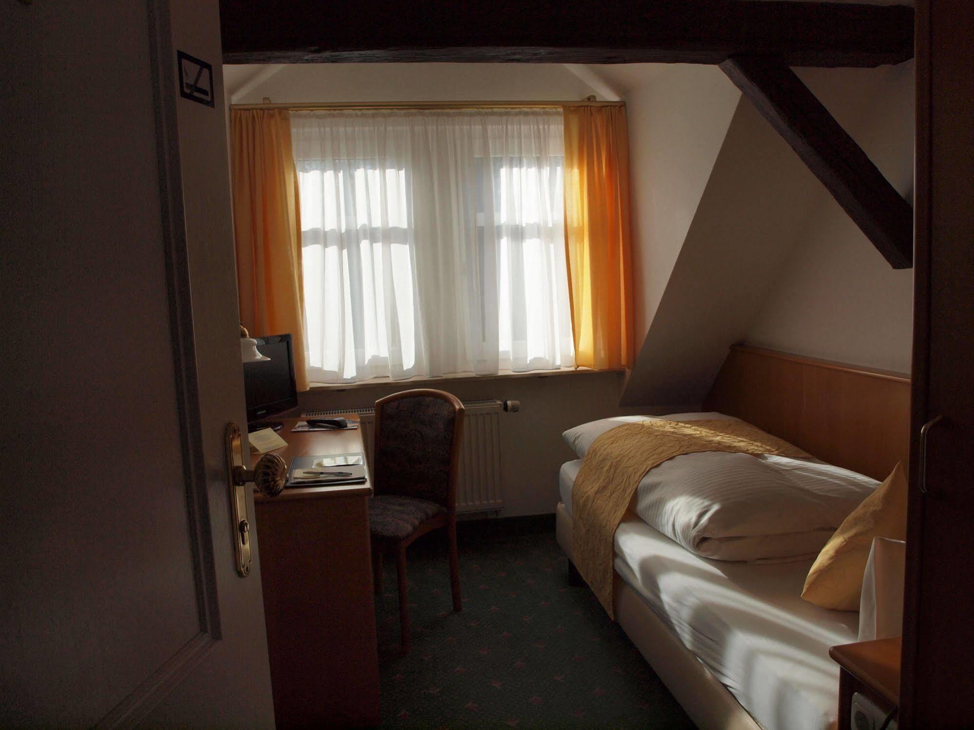 Hotel & Restaurant Bellevue Schmoelln Esterno foto
