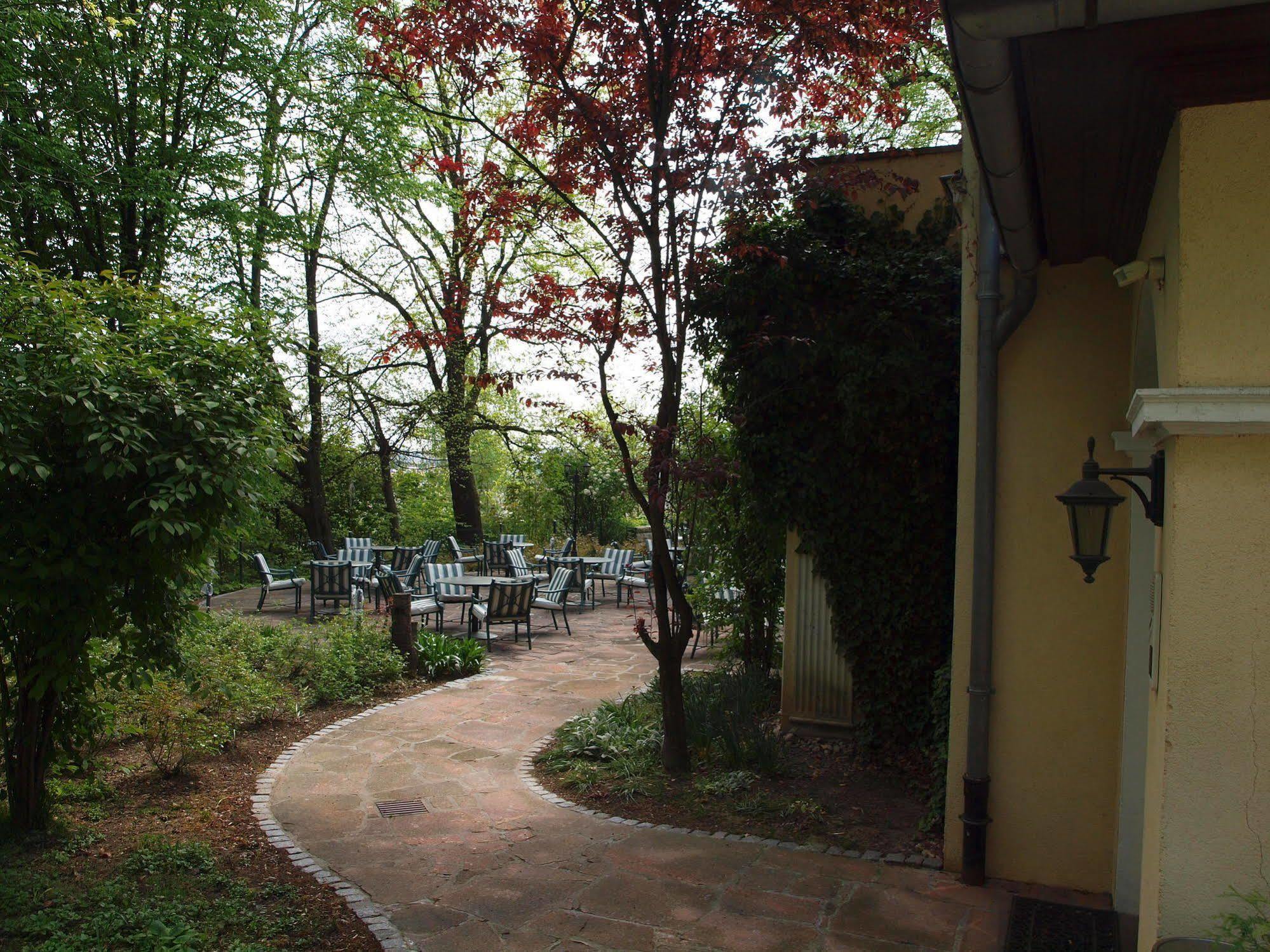 Hotel & Restaurant Bellevue Schmoelln Esterno foto