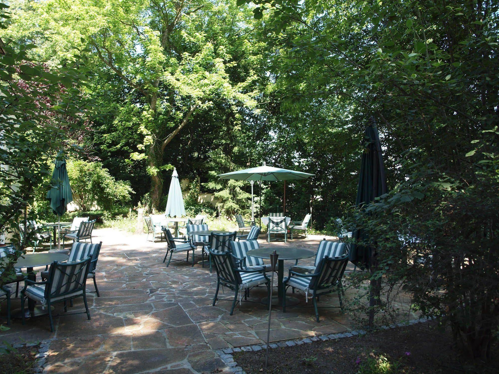 Hotel & Restaurant Bellevue Schmoelln Esterno foto